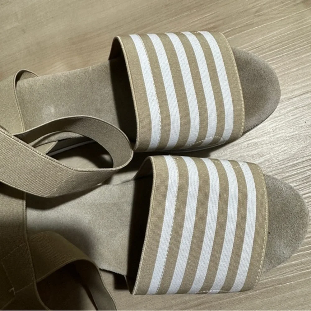 Charleston Shoe Co. Wedge Sandals Women 10 Tan Striped Elastic Platform Casual